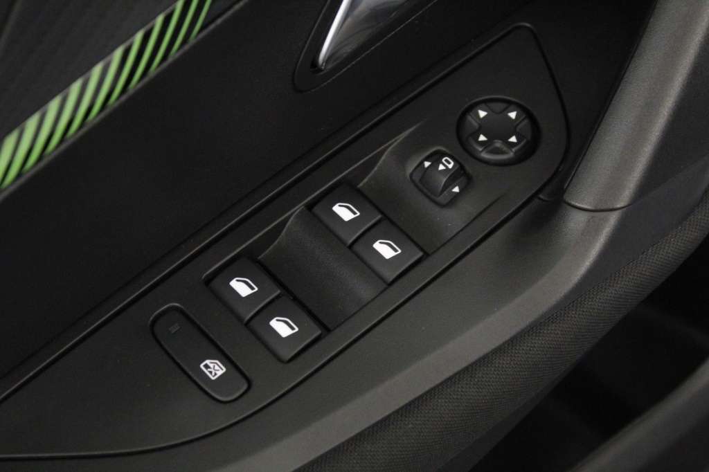 peugeot-2008-2024-gasolina-1199cc
