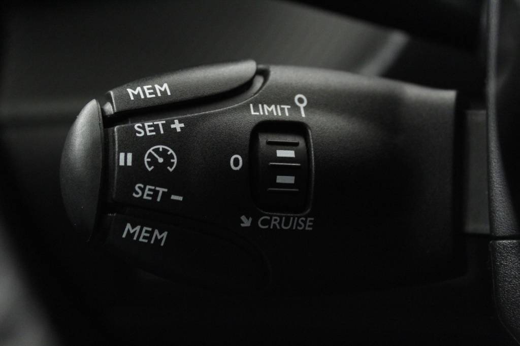 peugeot-2008-2024-gasolina-1199cc
