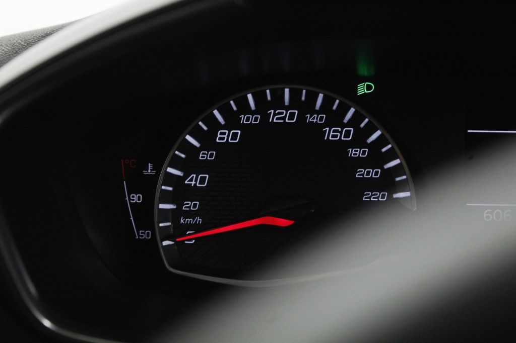 peugeot-2008-2024-gasolina-1199cc