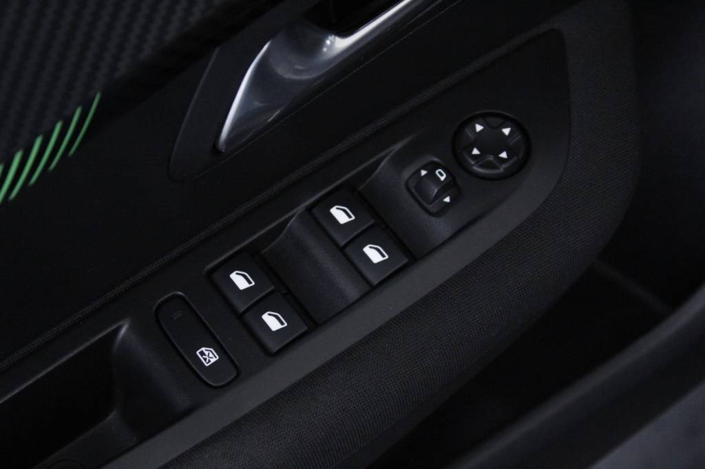 peugeot-208-2024-gasolina-1199cc