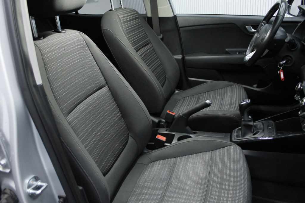 kia-stonic-2024-gasolina-998cc