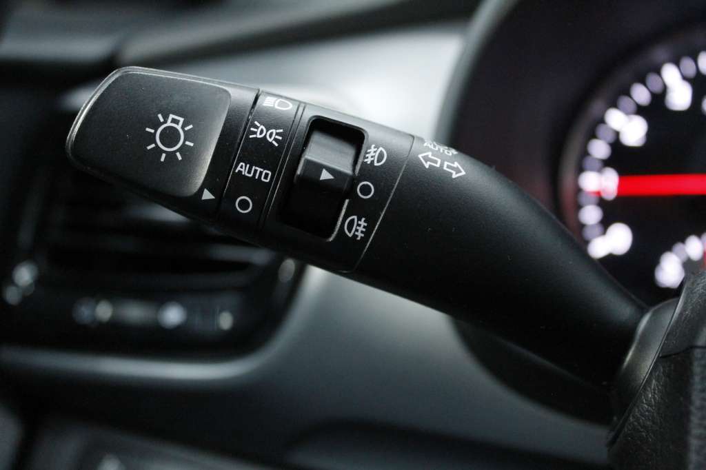 kia-stonic-2024-gasolina-998cc