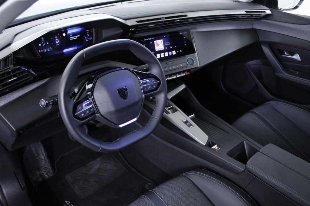 peugeot-408-2025-hibrido-1199cc