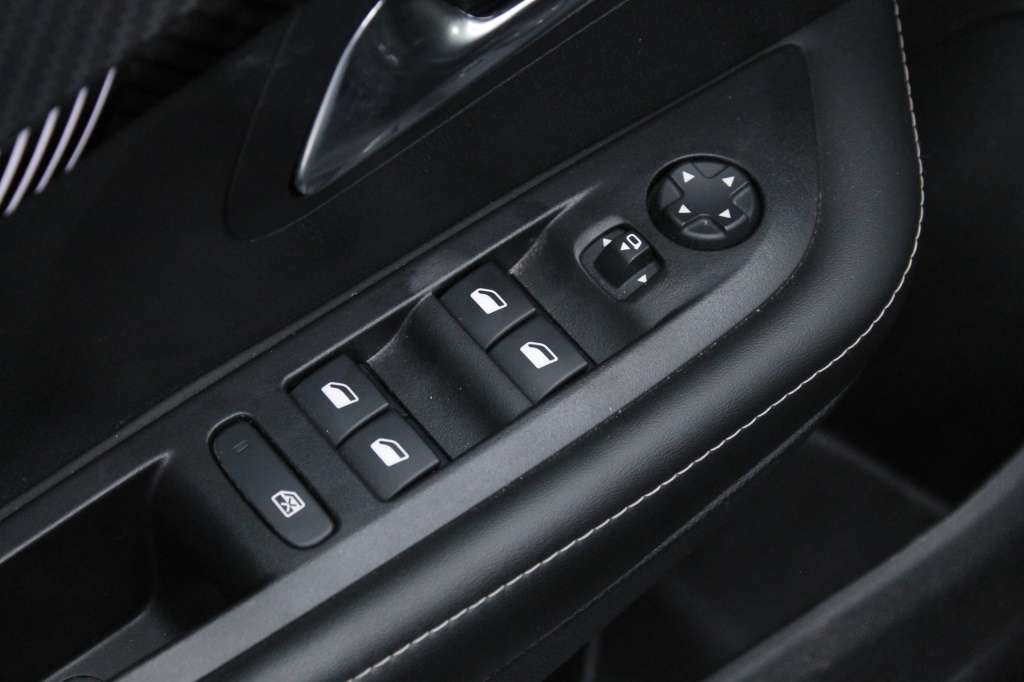 peugeot-208-2025-hibrido-1199cc