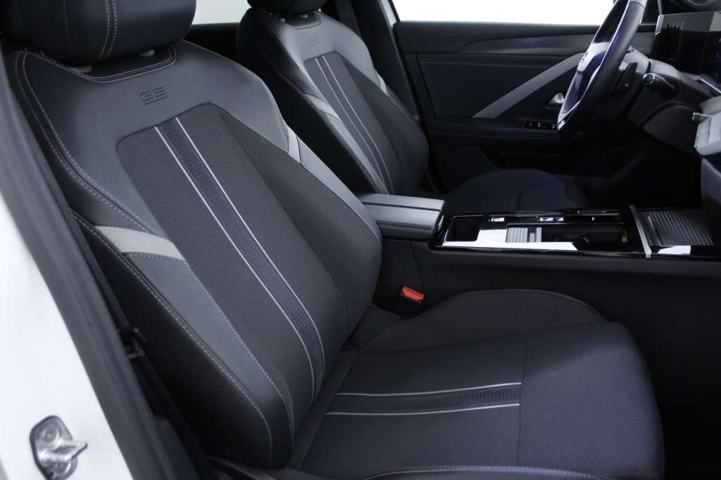 opel-astra-sport-tourer-2025-hibrido-1199cc
