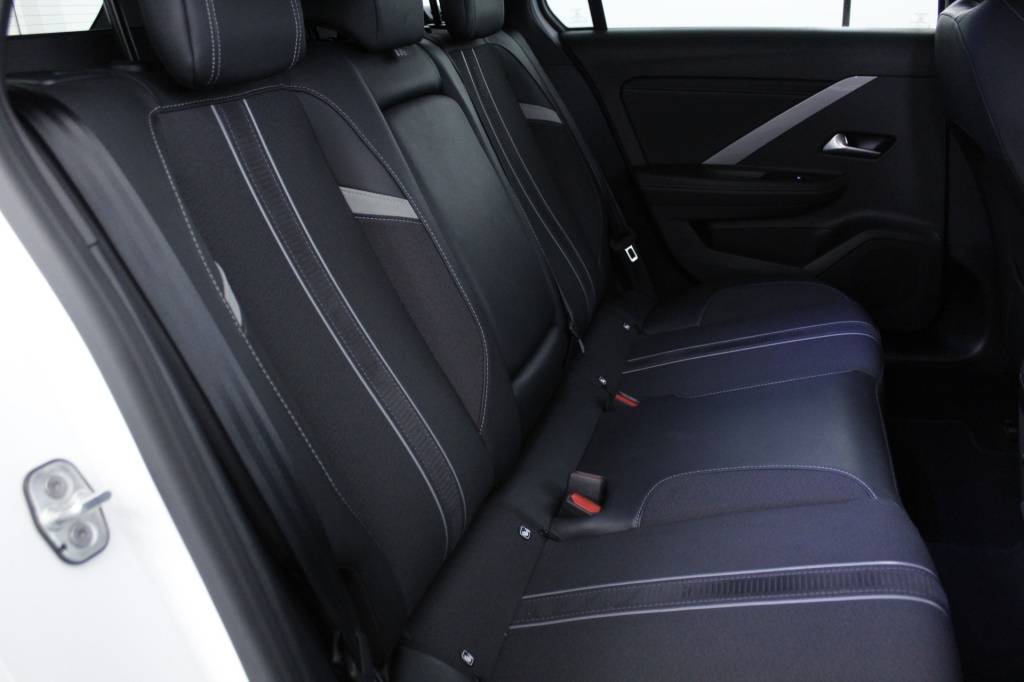 opel-astra-sport-tourer-2025-hibrido-1199cc
