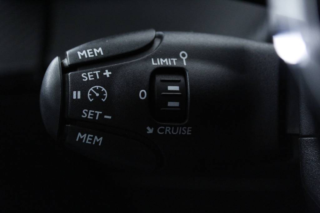 peugeot-2008-2024-gasolina-1199cc