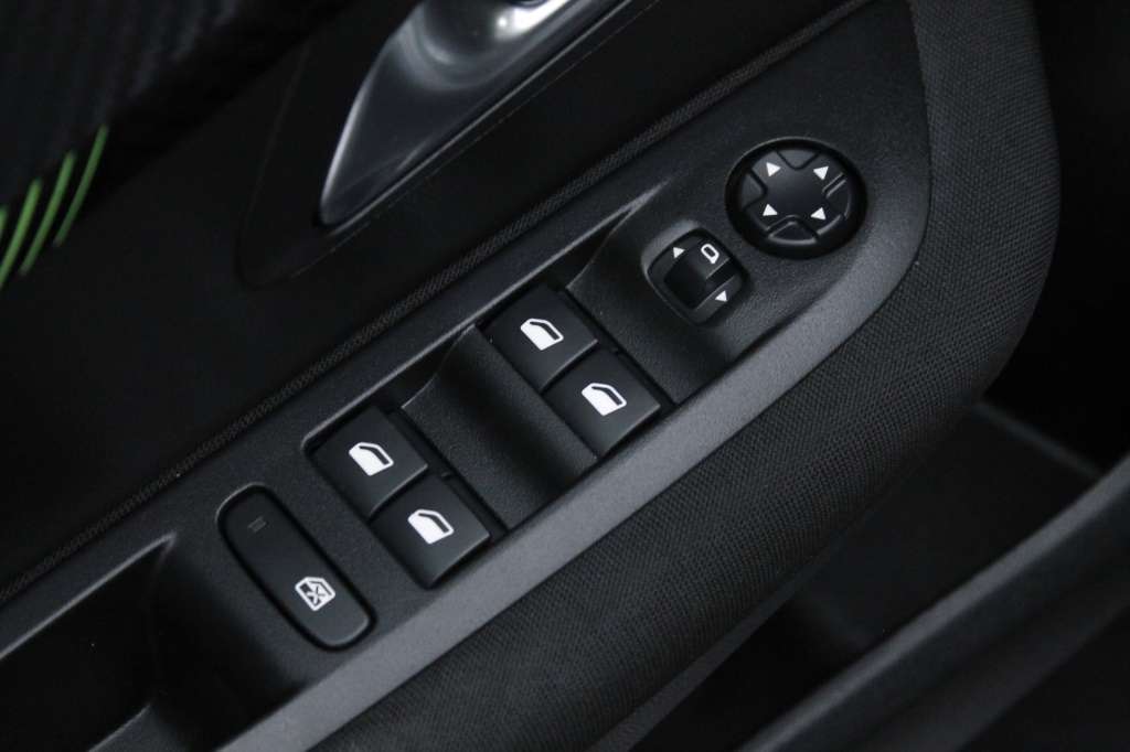 peugeot-208-2024-gasolina-1199cc