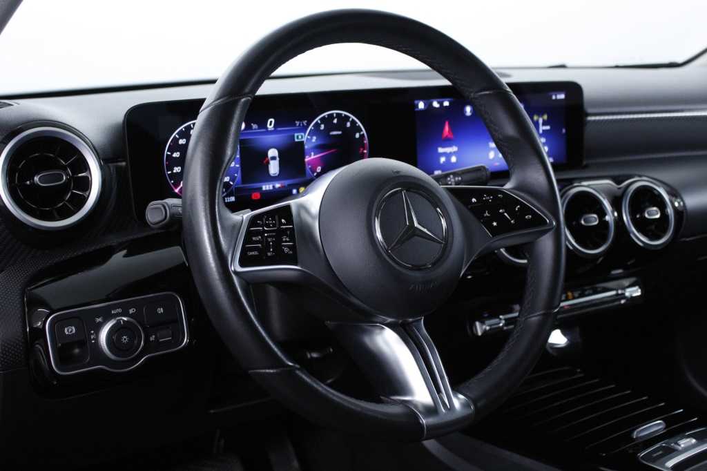 mercedes-benz-classe-a-2024-hibrido-1332cc