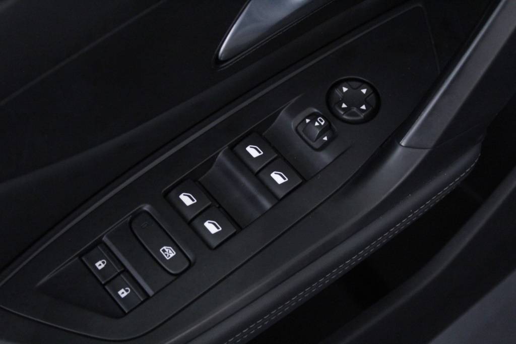 peugeot-408-2025-hibrido-1199cc