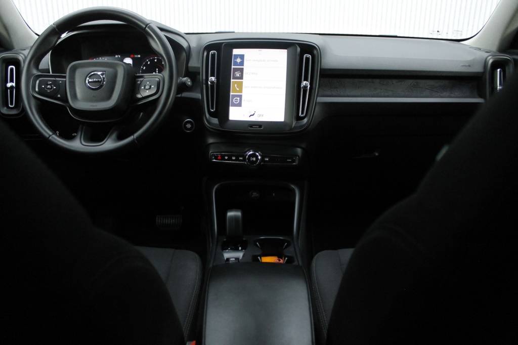 volvo-xc40-2023-gasolina-1477cc