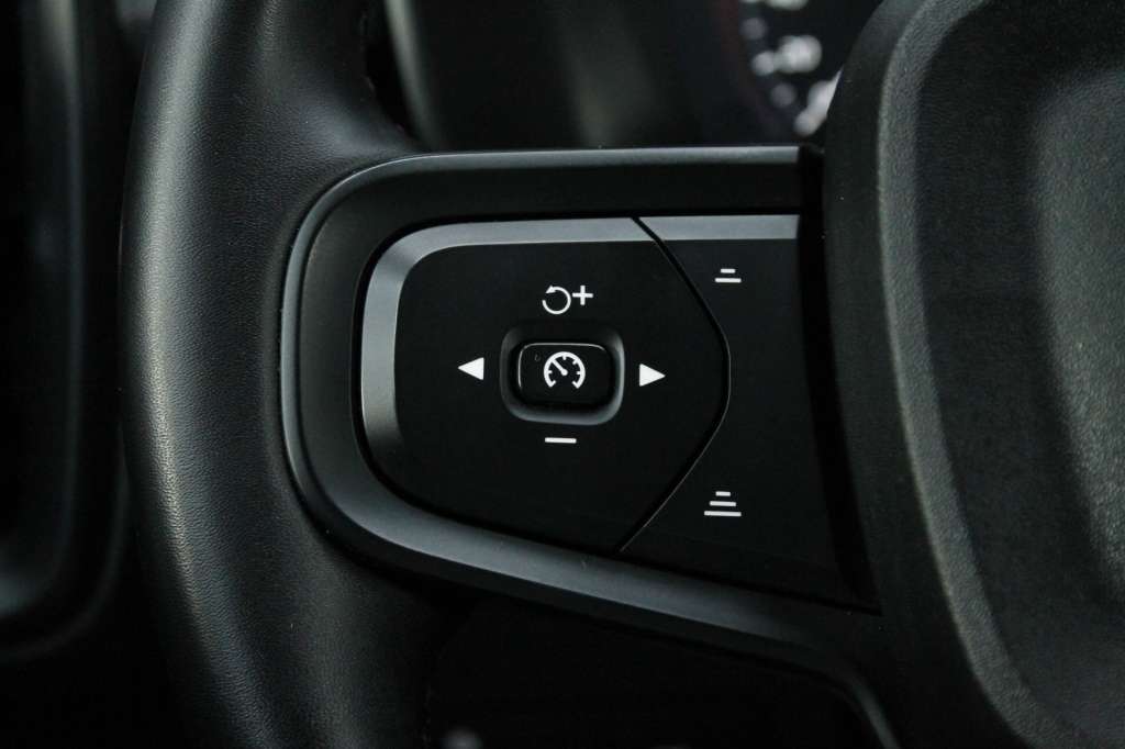 volvo-xc40-2023-gasolina-1477cc