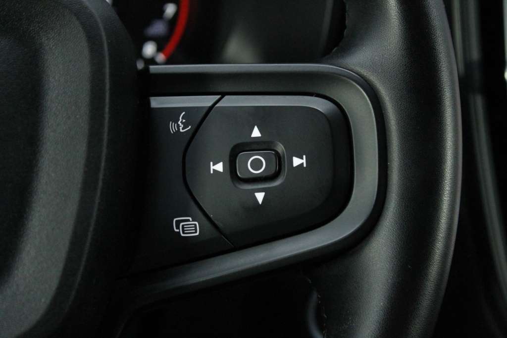 volvo-xc40-2023-gasolina-1477cc