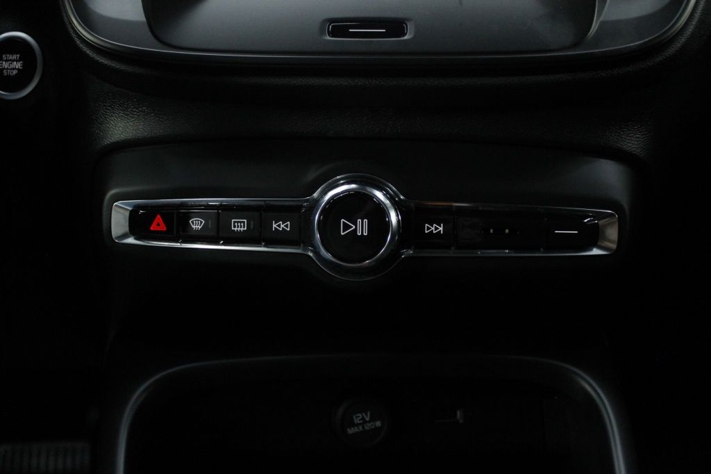 volvo-xc40-2023-gasolina-1477cc