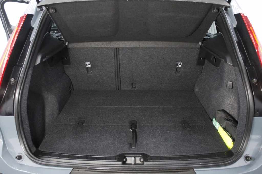 volvo-xc40-2023-gasolina-1477cc