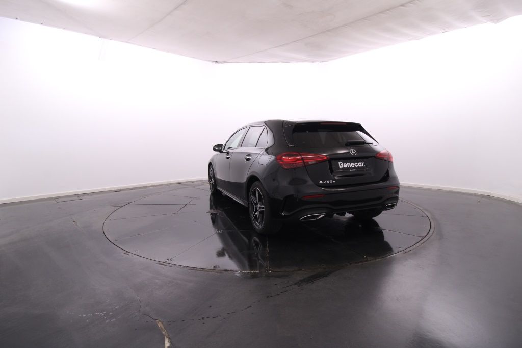 mercedes-benz-classe-a-2023-hibrido-1332cc