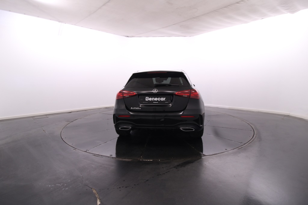 mercedes-benz-classe-a-2023-hibrido-1332cc