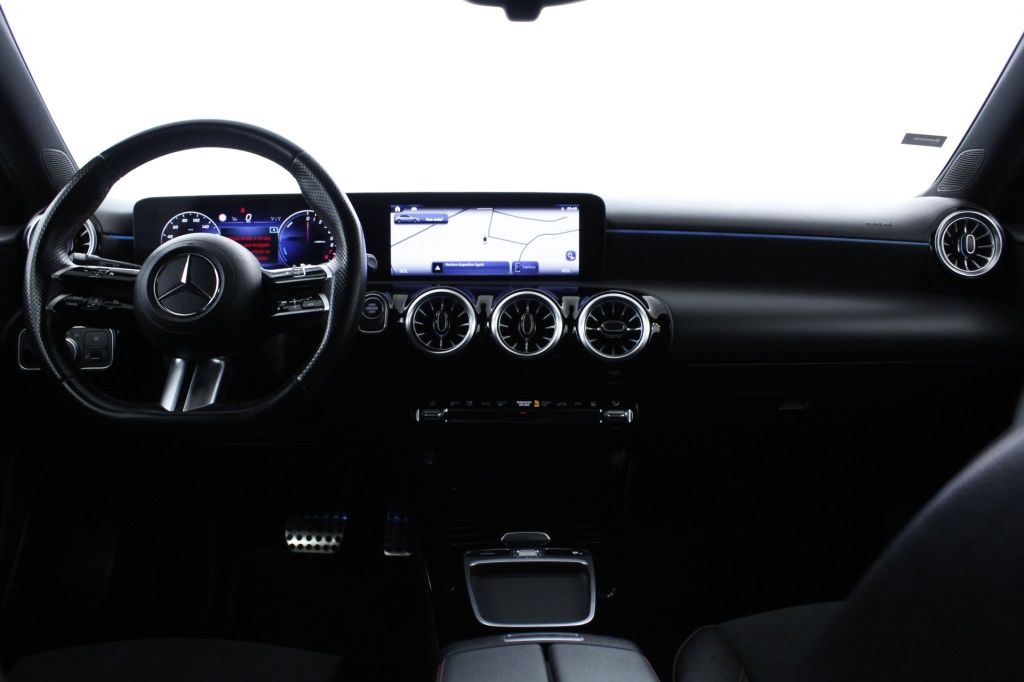 mercedes-benz-classe-a-2023-hibrido-1332cc