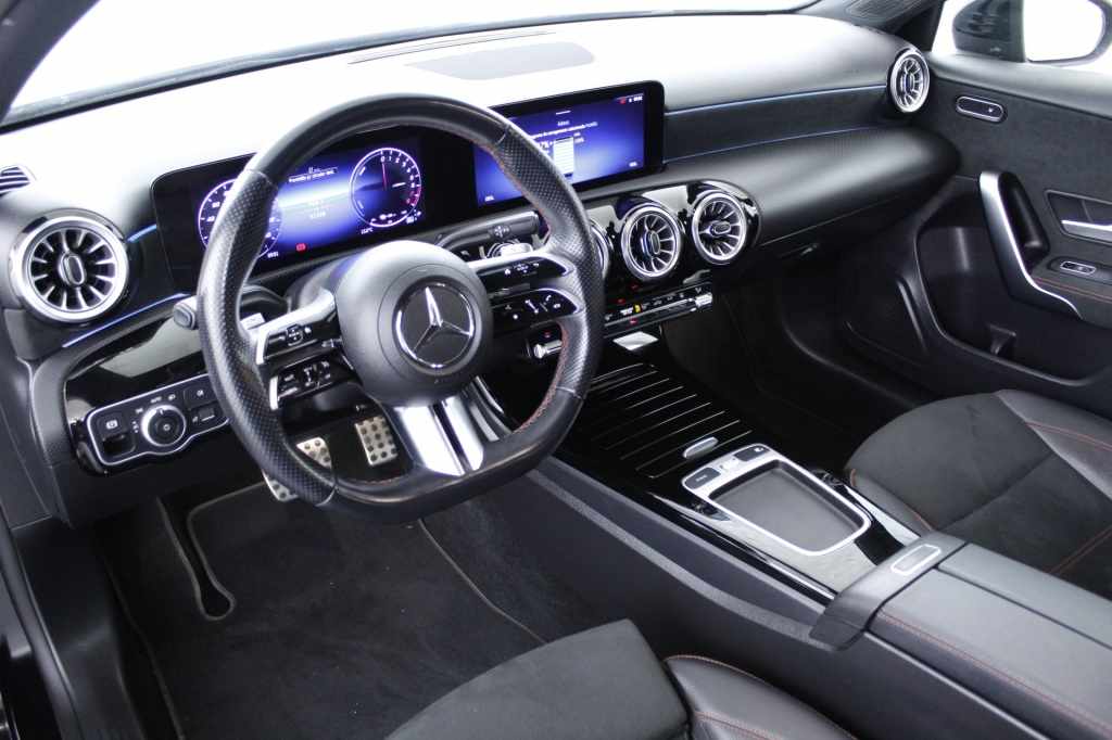 mercedes-benz-classe-a-2023-hibrido-1332cc
