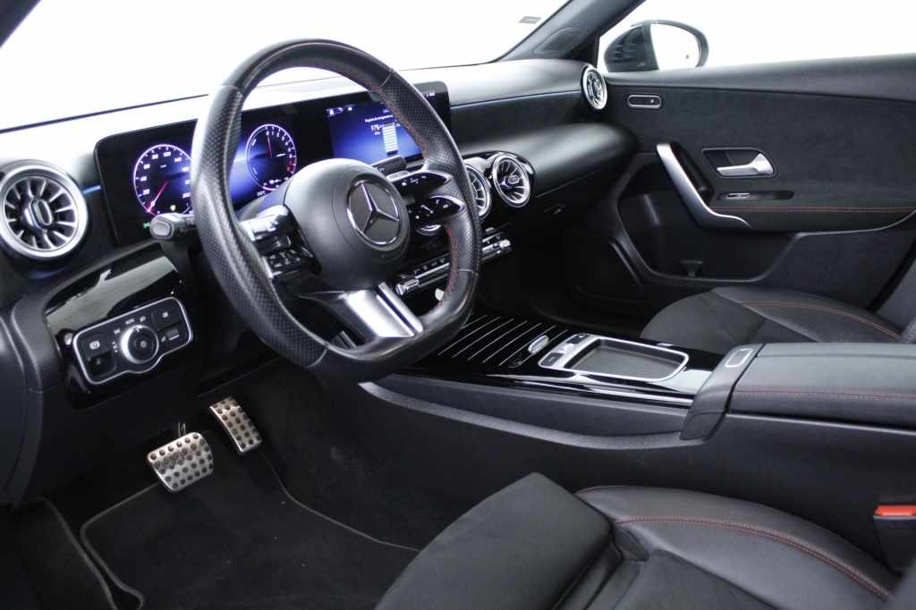 mercedes-benz-classe-a-2023-hibrido-1332cc