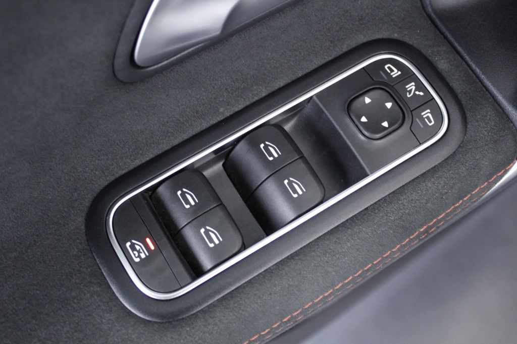 mercedes-benz-classe-a-2023-hibrido-1332cc