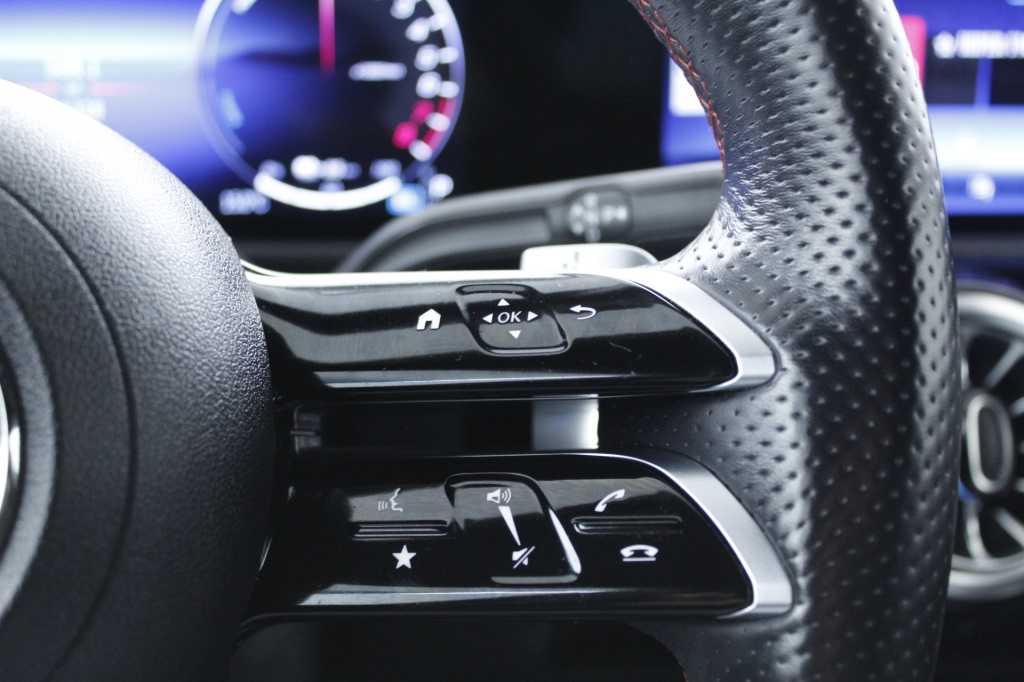 mercedes-benz-classe-a-2023-hibrido-1332cc