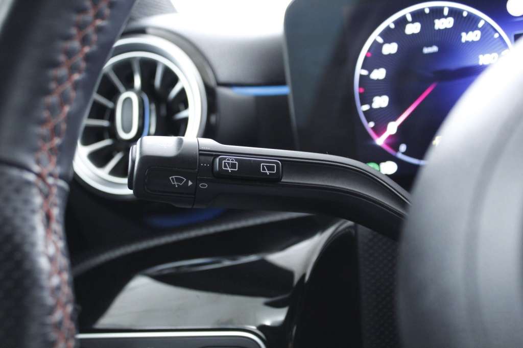 mercedes-benz-classe-a-2023-hibrido-1332cc