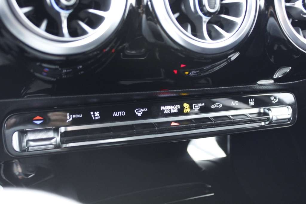 mercedes-benz-classe-a-2023-hibrido-1332cc