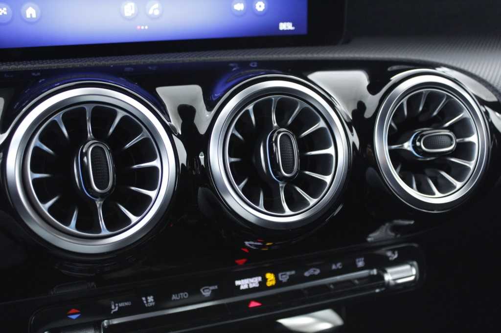 mercedes-benz-classe-a-2023-hibrido-1332cc