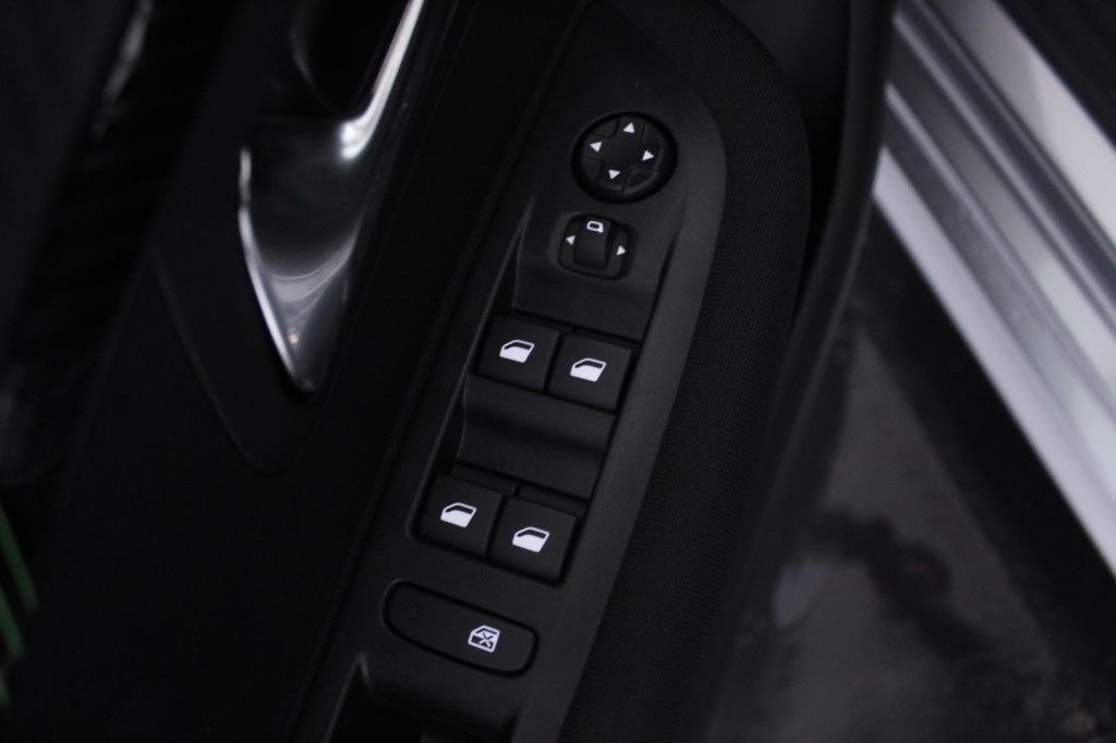peugeot-208-2024-gasolina-1199cc