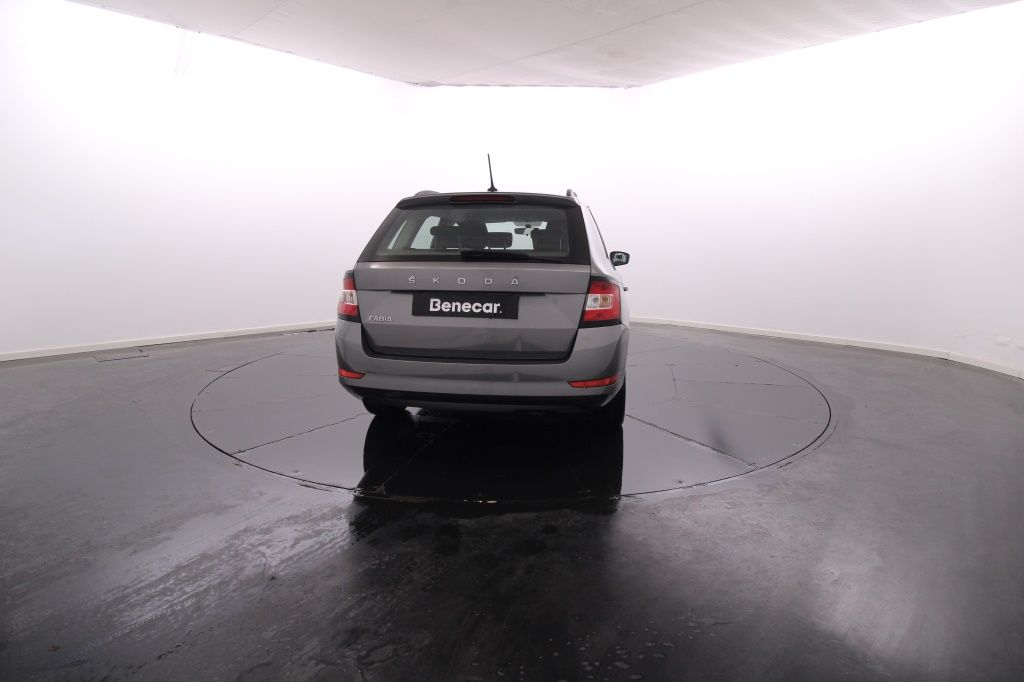 skoda-fabia-2022-gasolina-999cc