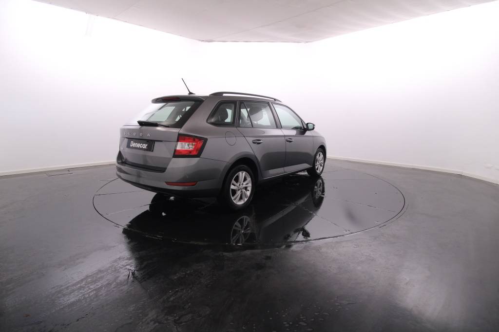 skoda-fabia-2022-gasolina-999cc