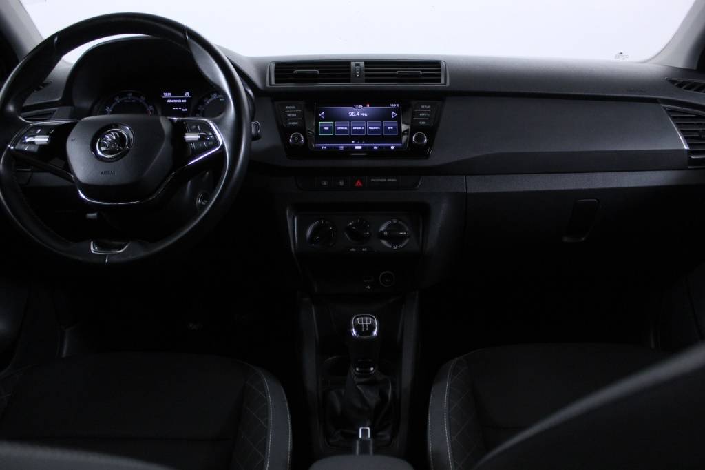 skoda-fabia-2022-gasolina-999cc