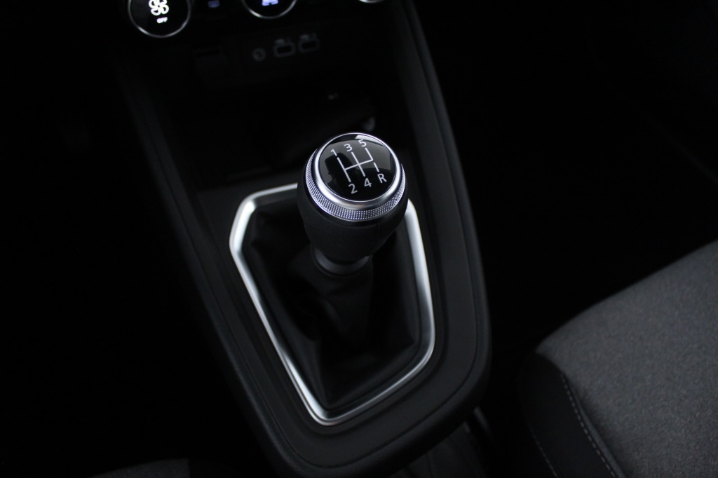 mitsubishi-colt-2024-gasolina-999cc