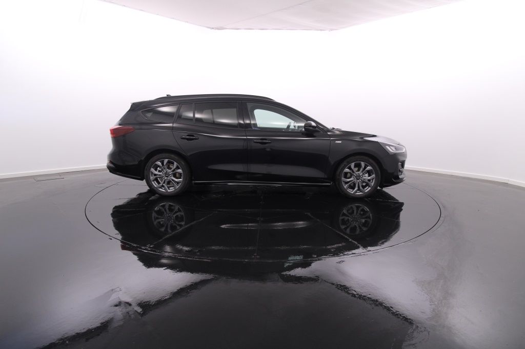 ford-focus-sw-2023-diesel-1499cc