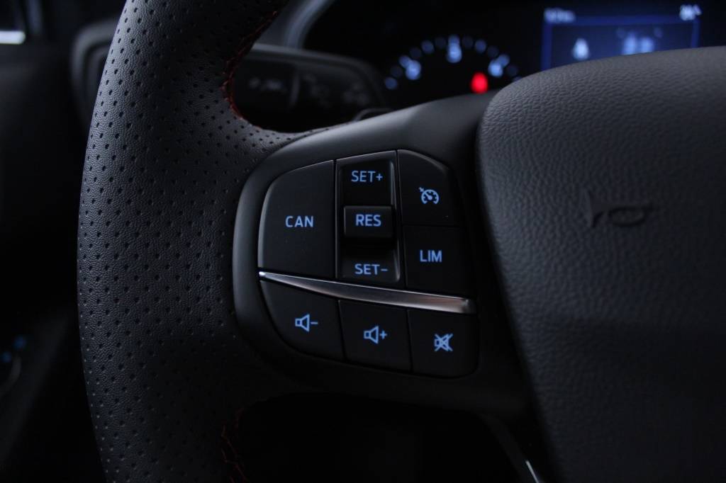ford-focus-sw-2023-diesel-1499cc