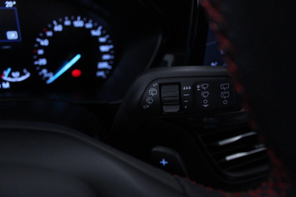 ford-focus-sw-2023-diesel-1499cc