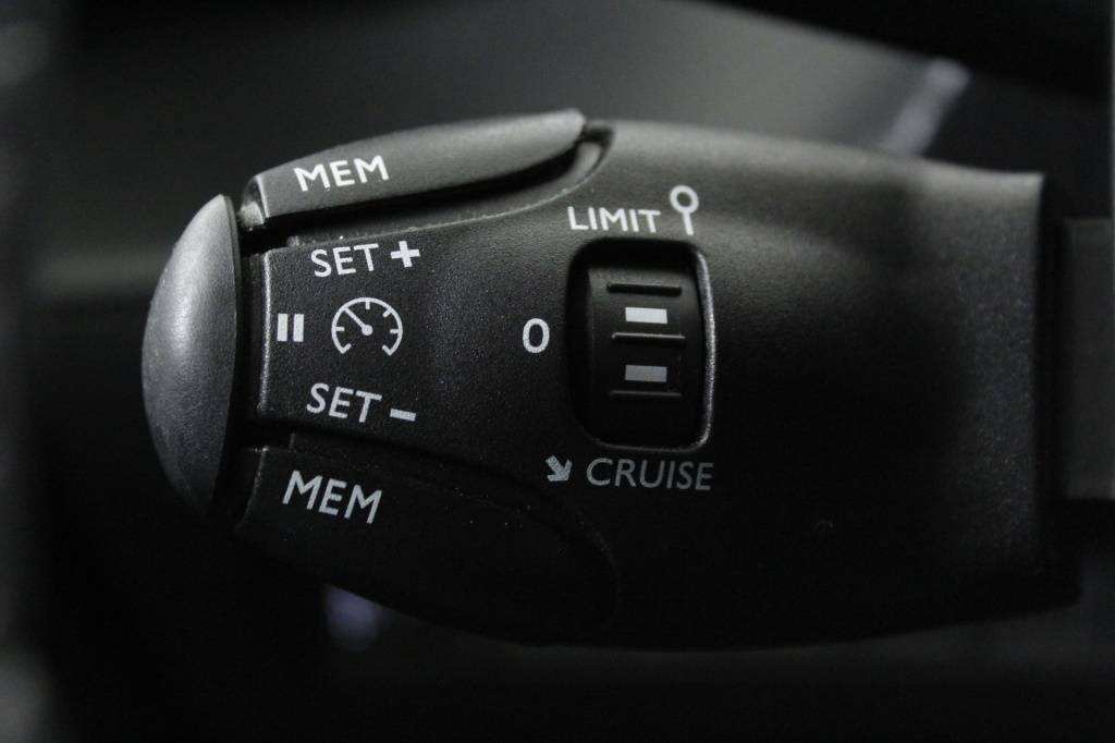 peugeot-208-2024-gasolina-1199cc