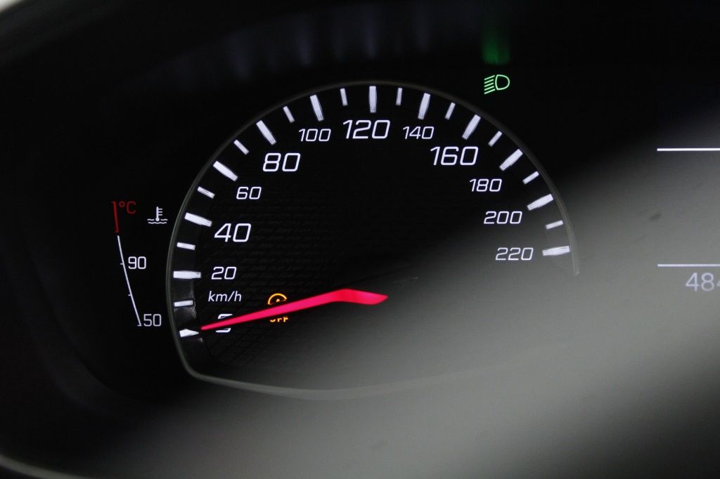 peugeot-208-2024-gasolina-1199cc