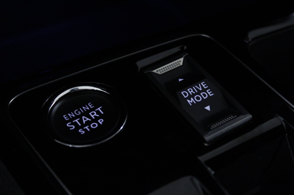 peugeot-3008-2023-diesel-1499cc