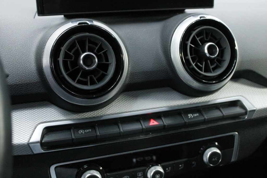 audi-q2-2025-gasolina-999cc