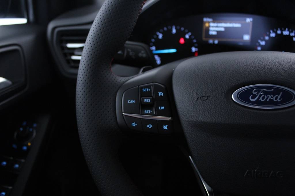 ford-focus-sw-2023-diesel-1499cc