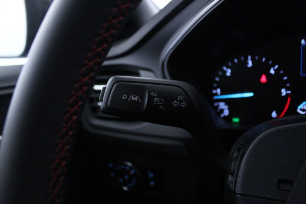 ford-focus-sw-2023-diesel-1499cc
