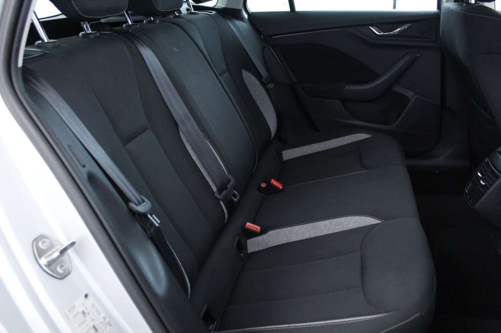skoda-kamiq-2024-gasolina-999cc