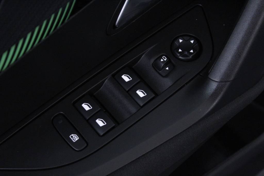 peugeot-2008-2024-gasolina-1199cc