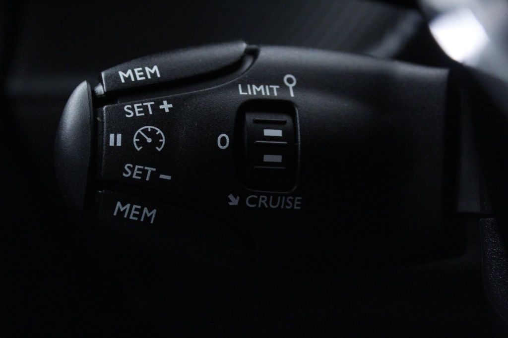 peugeot-2008-2024-gasolina-1199cc