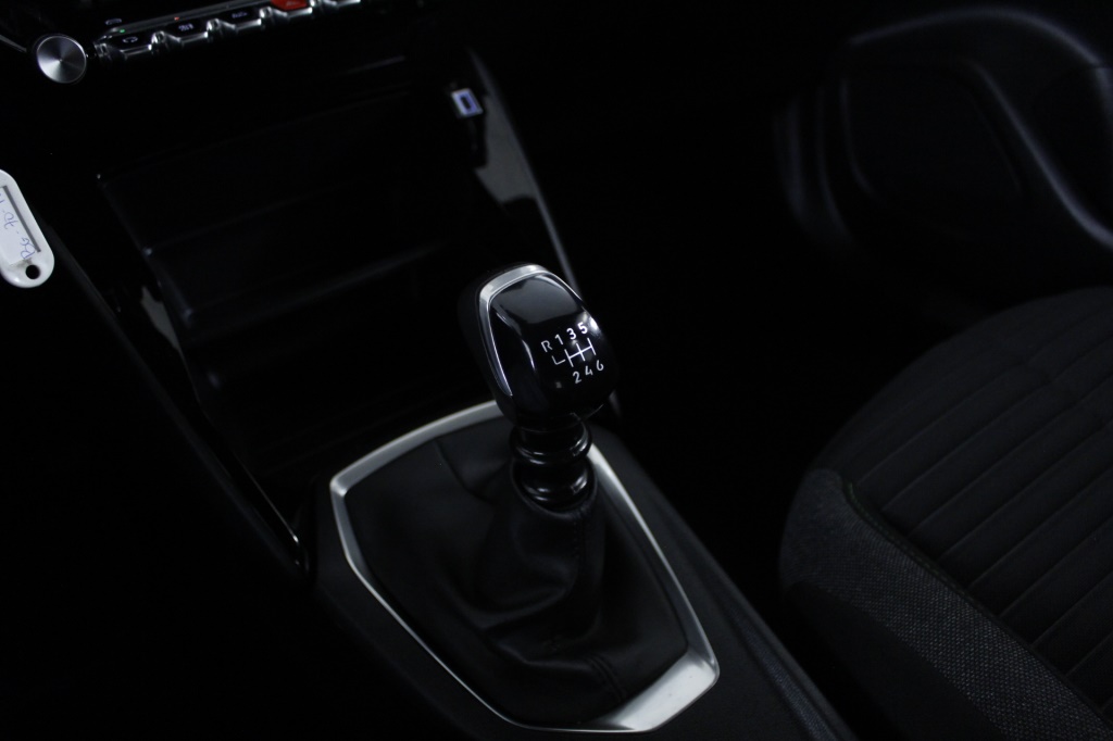peugeot-2008-2024-gasolina-1199cc