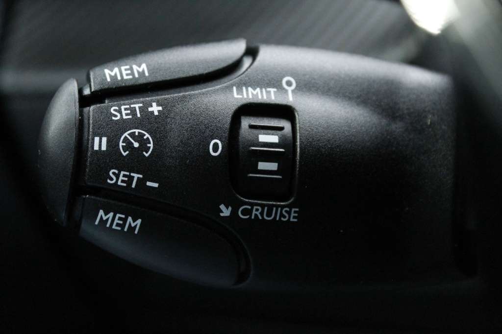 peugeot-208-2025-eletrico-1cc