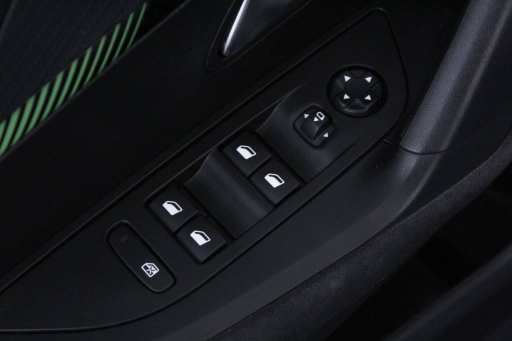 peugeot-2008-2024-gasolina-1199cc