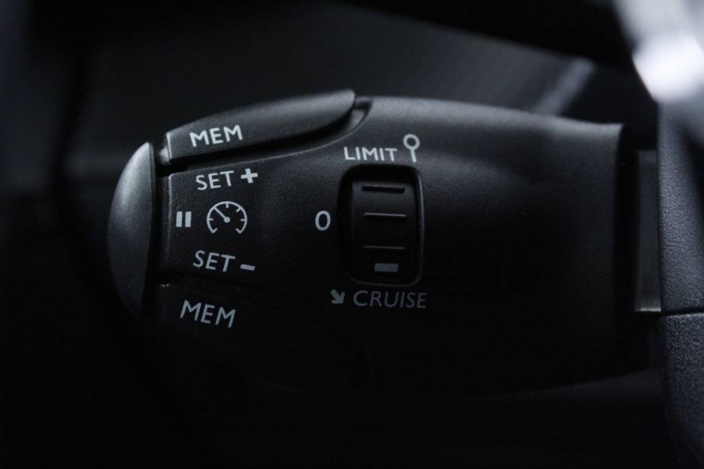 peugeot-2008-2024-gasolina-1199cc